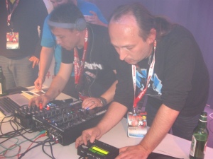 Mario DJ & V0yager - live act